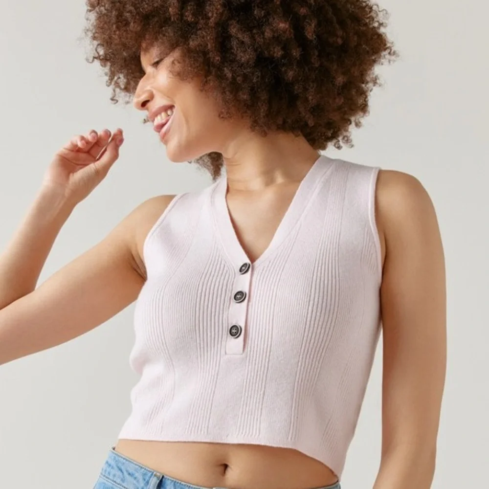 Pink Knit Cropped Sweater Tank with Buttons | Francesca’s | medium